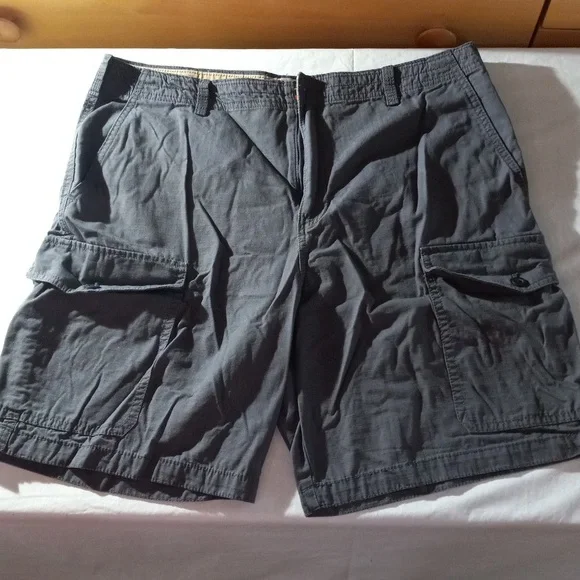 IZOD Men's flat front shorts, size 38 - Picture 1 of 5